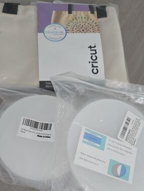 New Cricut Tote Bag, 30-Clear Acrylic Circles 5"-6"